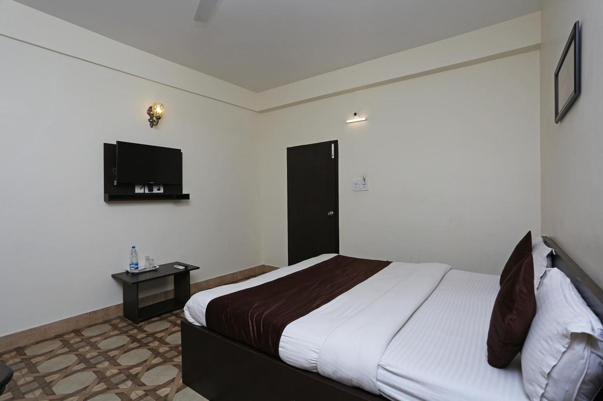 Oyo Stellar Resort ブバネーシュワル エクステリア 写真